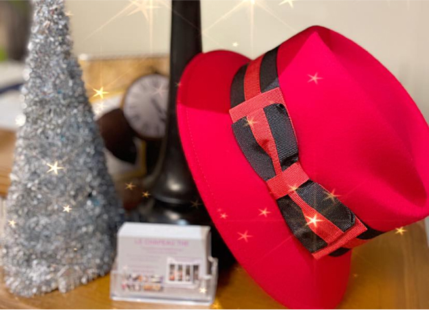 chapeaux rouge à Néris-les-Bains près de Montluçon dans l'Allier 03