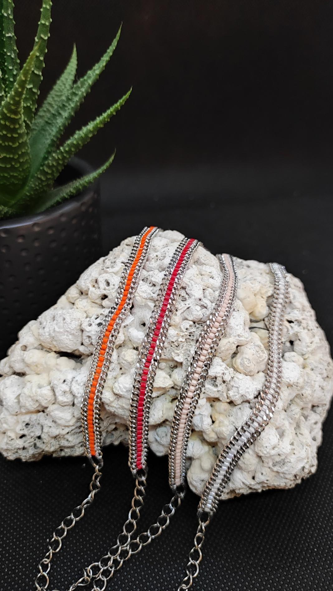 Bracelet coloré chaîne argentée