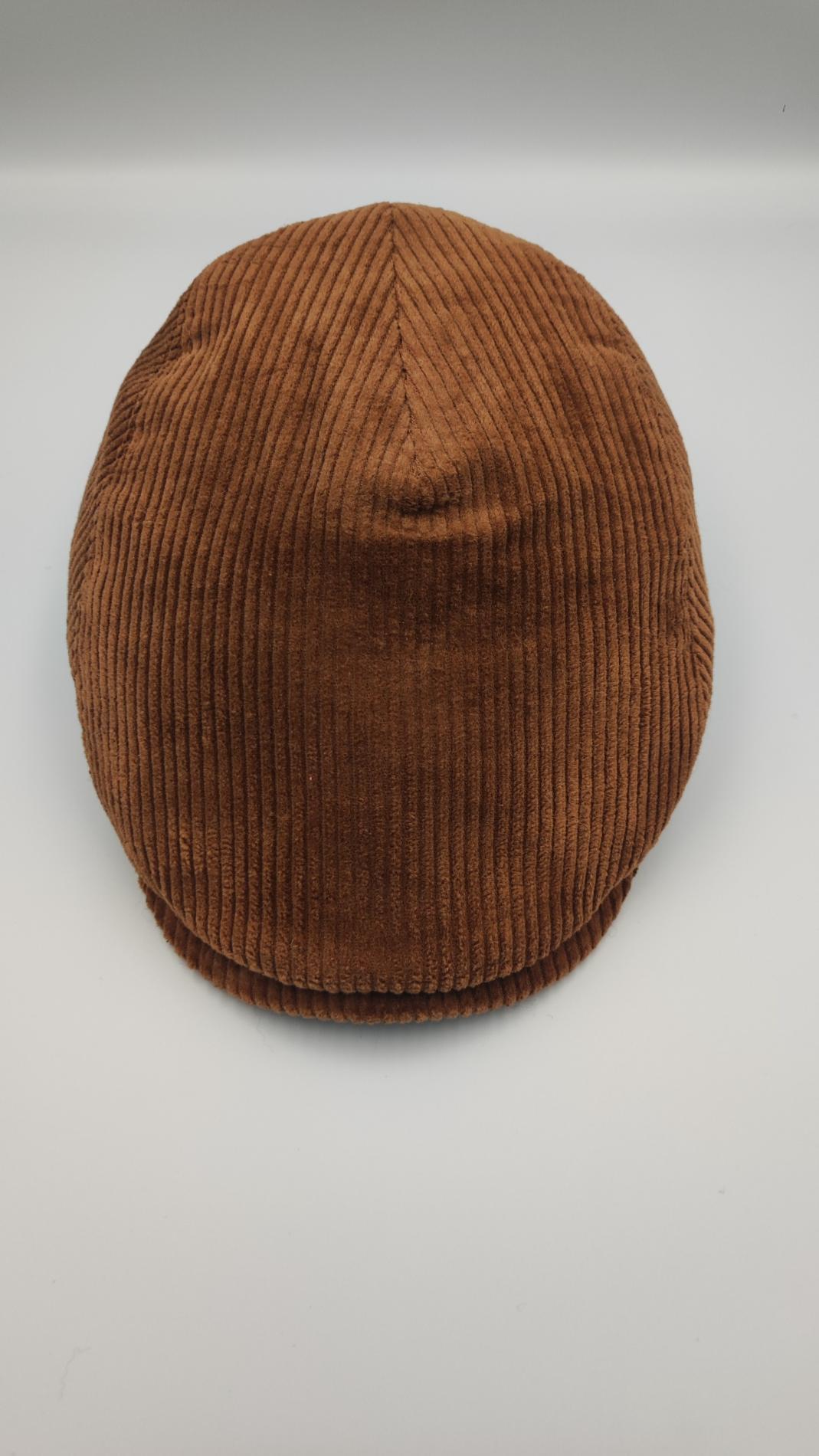 Casquette plate en velours côtelé camel