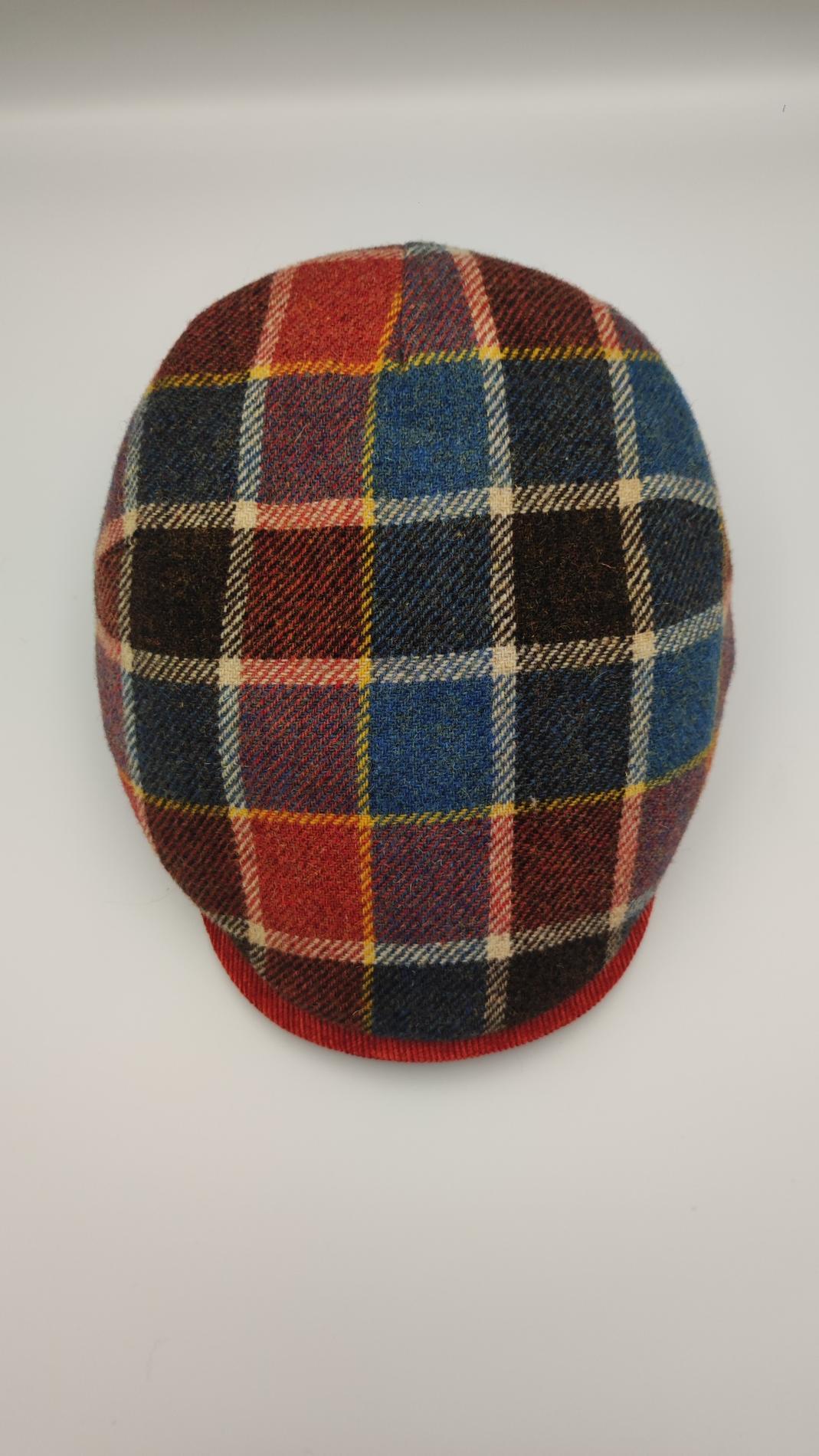 Casquette plate à carreaux