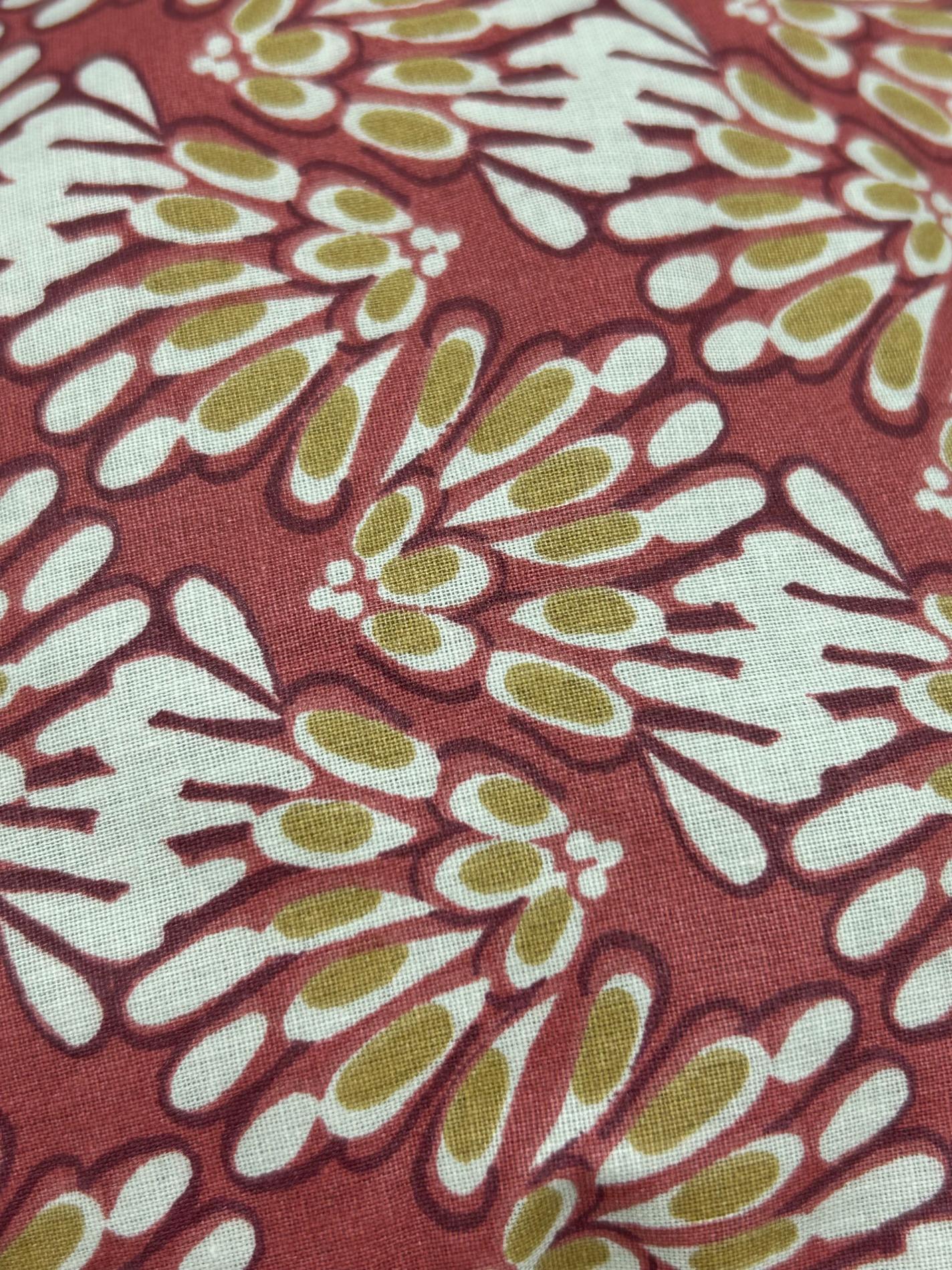 Chapeau de pluie bordeaux