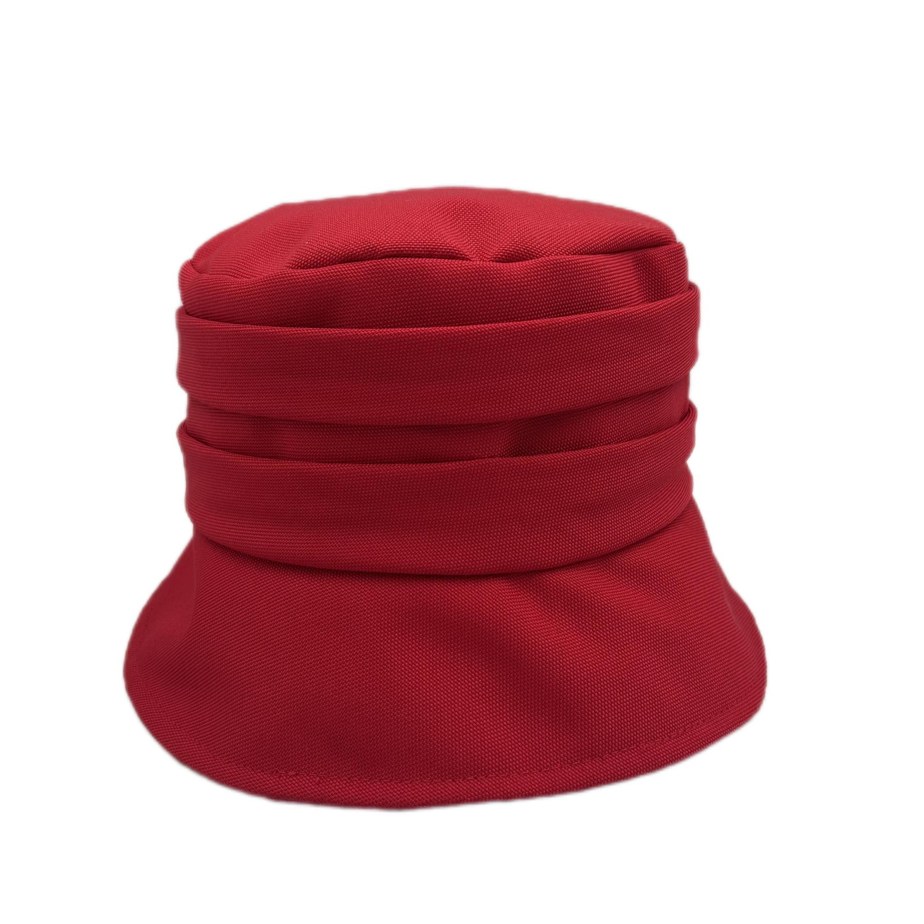 Chapeau de pluie rouge