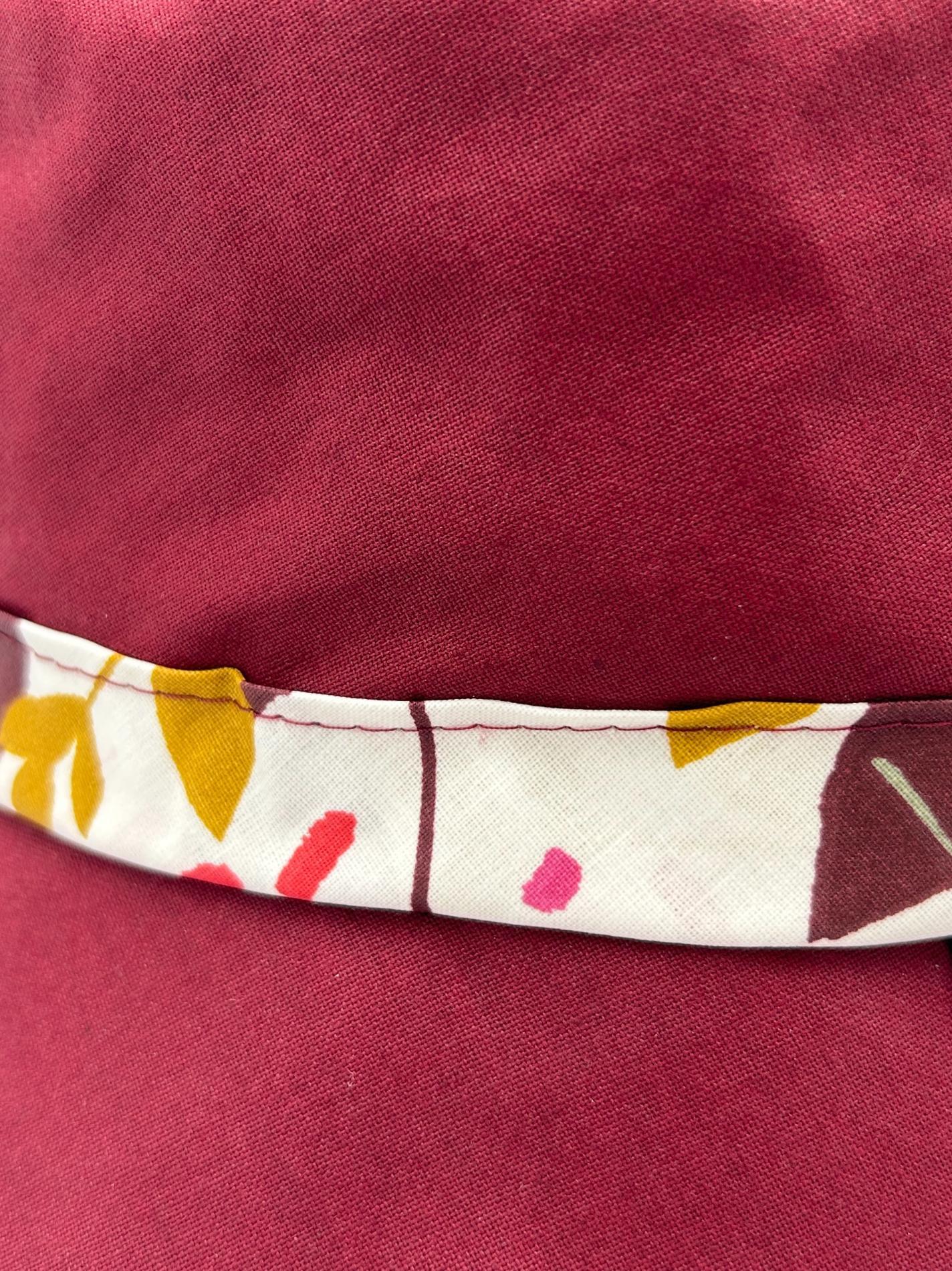 Chapeau de pluie bordeaux fleuri