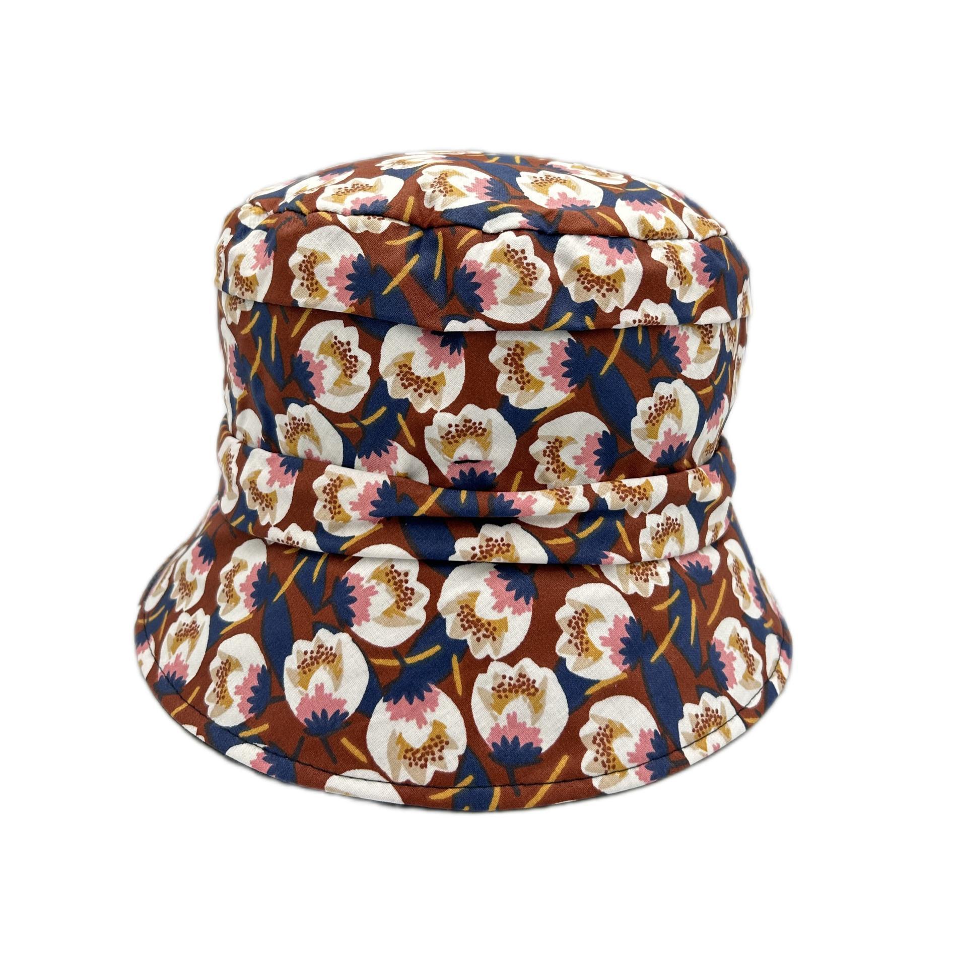 Chapeau de pluie marron fleuri