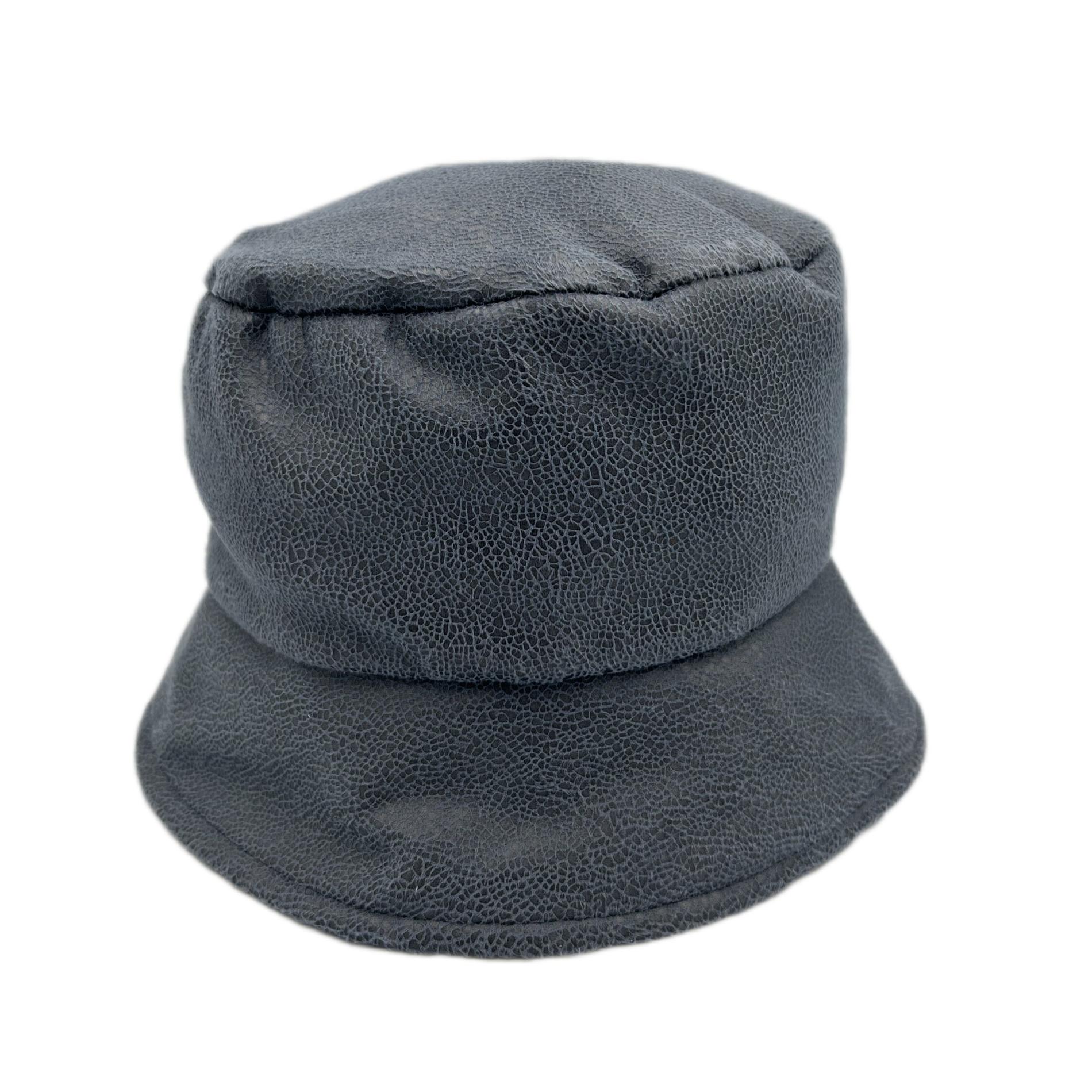 Chapeau de pluie bleu