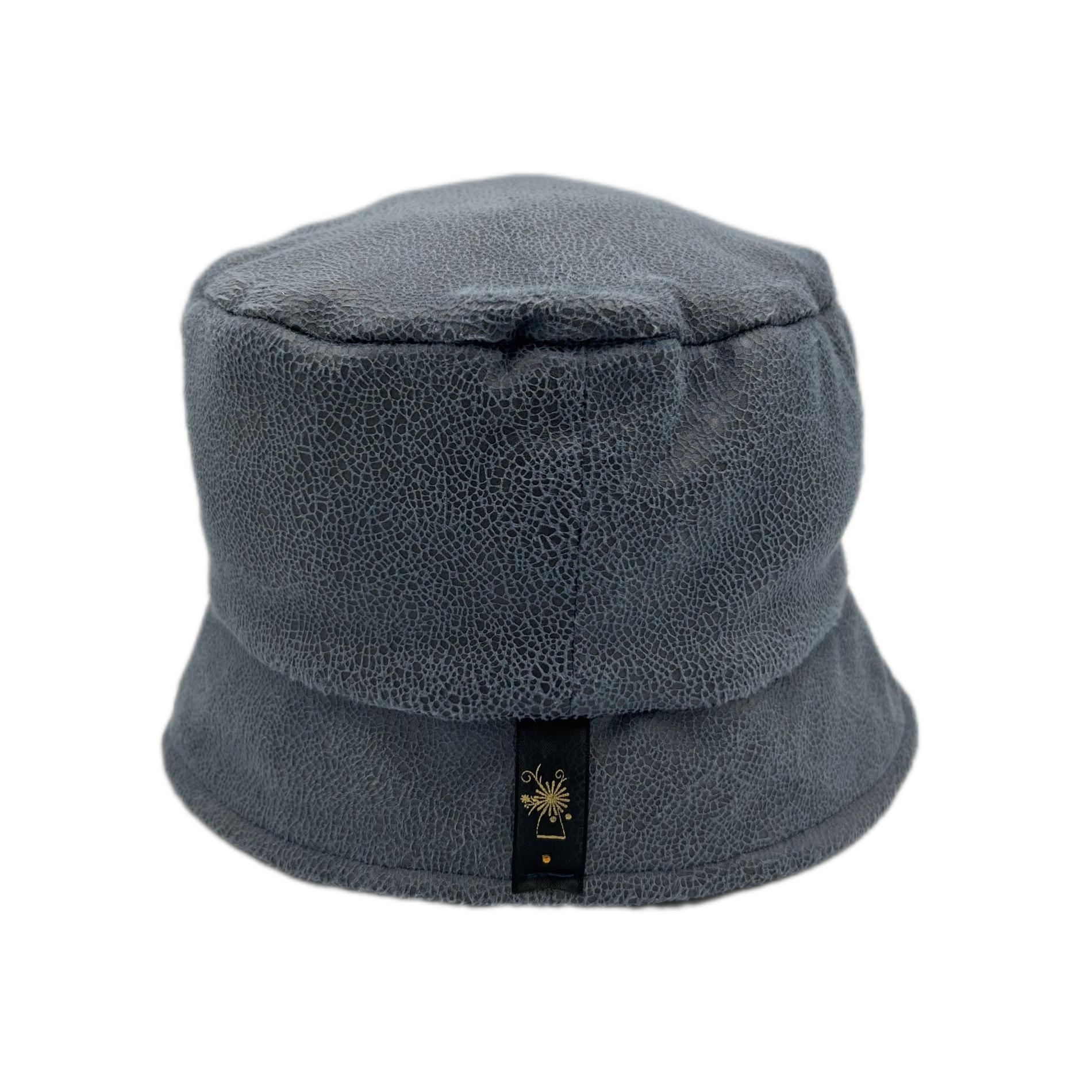 Chapeau de pluie bleu