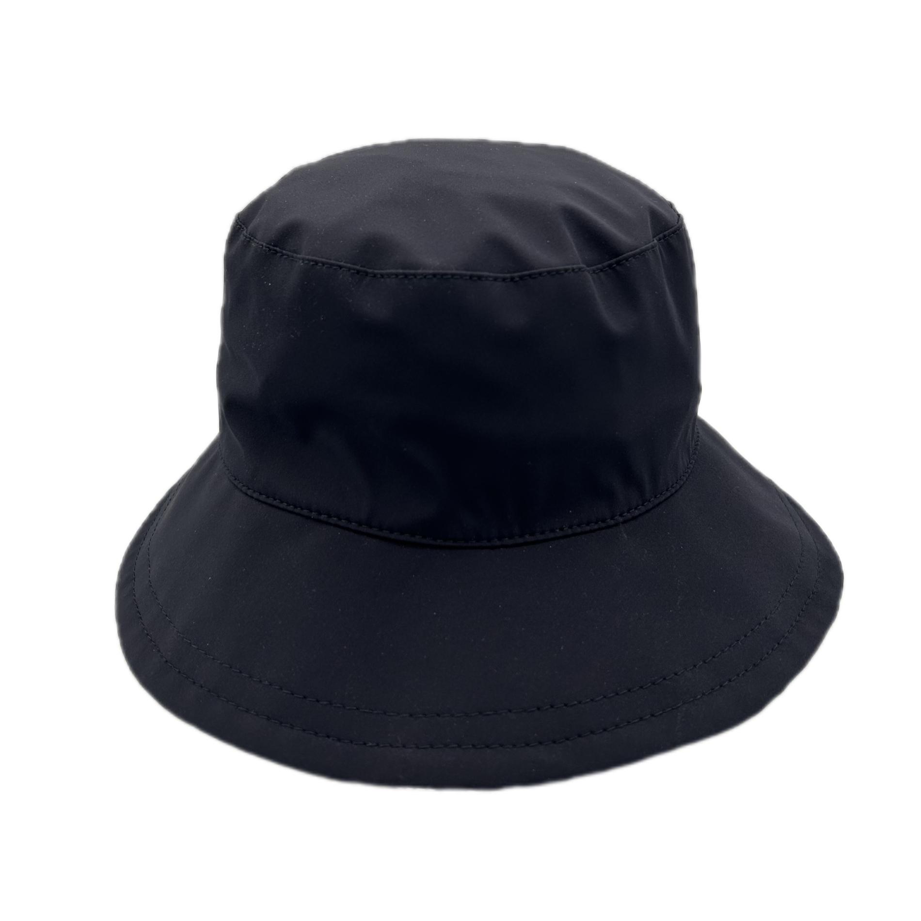 Chapeau de pluie noir