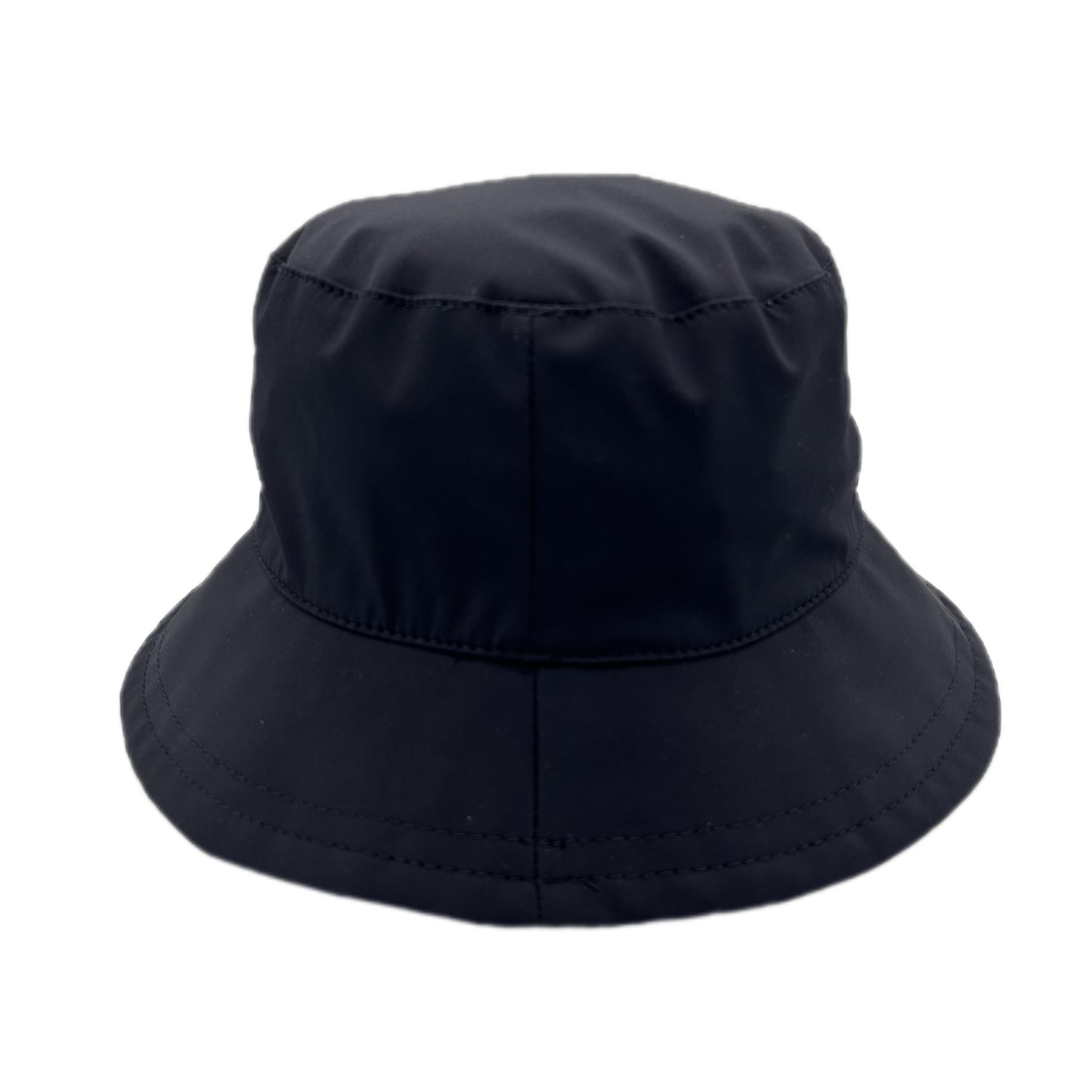 Chapeau de pluie noir