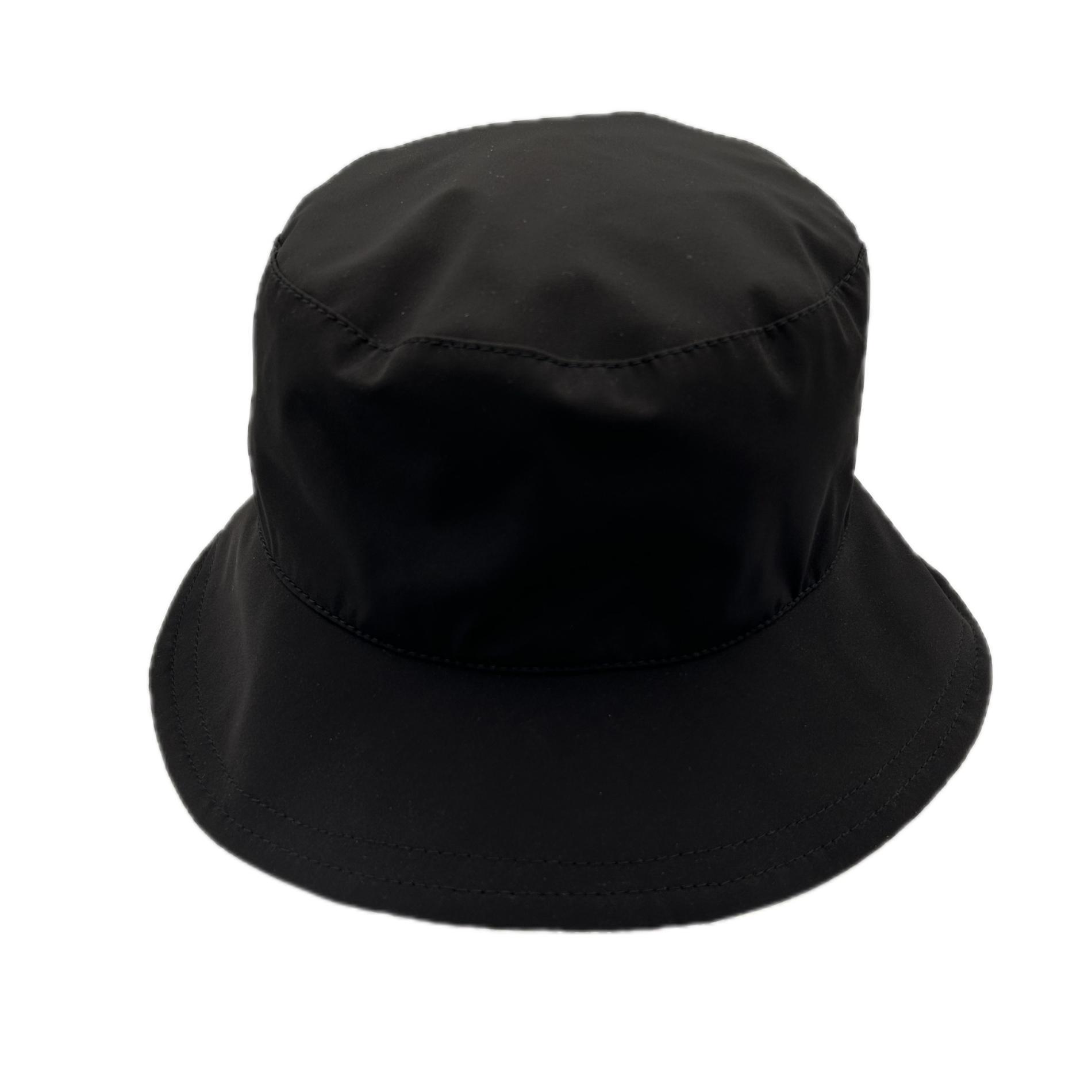 Chapeau de pluie noir