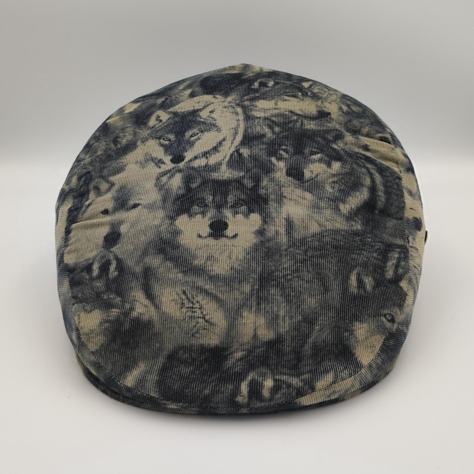 Casquette velours tête de loup